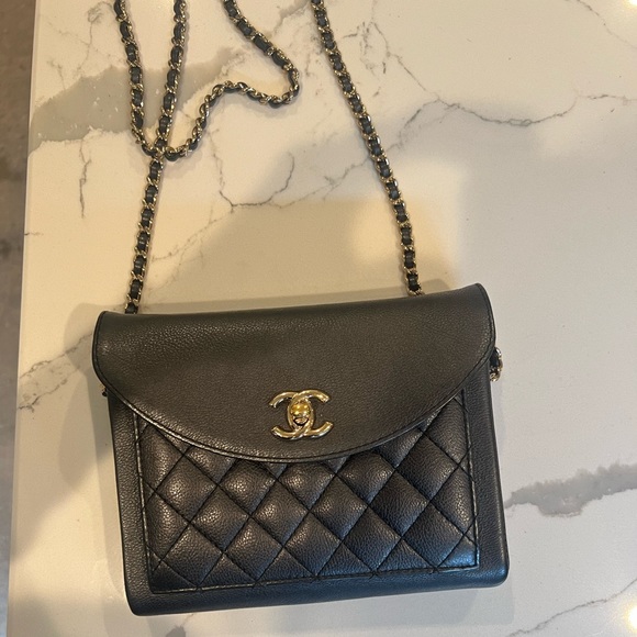 Chanel crossbody bag. Excellent condition. - Picture 3 of 5